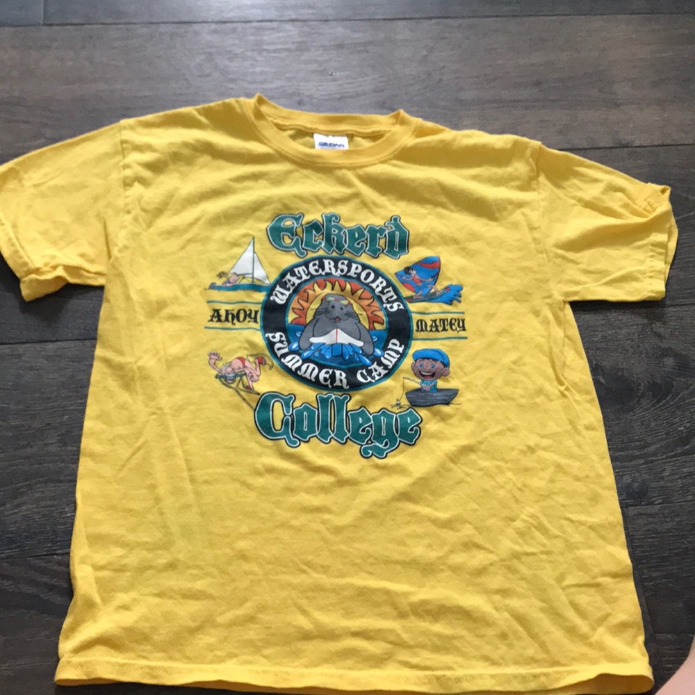 yellow tee shirt